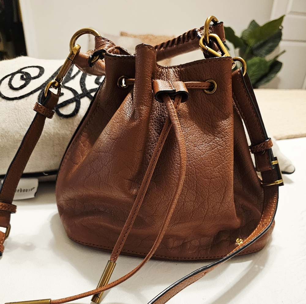 🚫SOLD🚫NWOT- Elliott Lucca Tan 100% Leather Drawstring Shoulder Bag